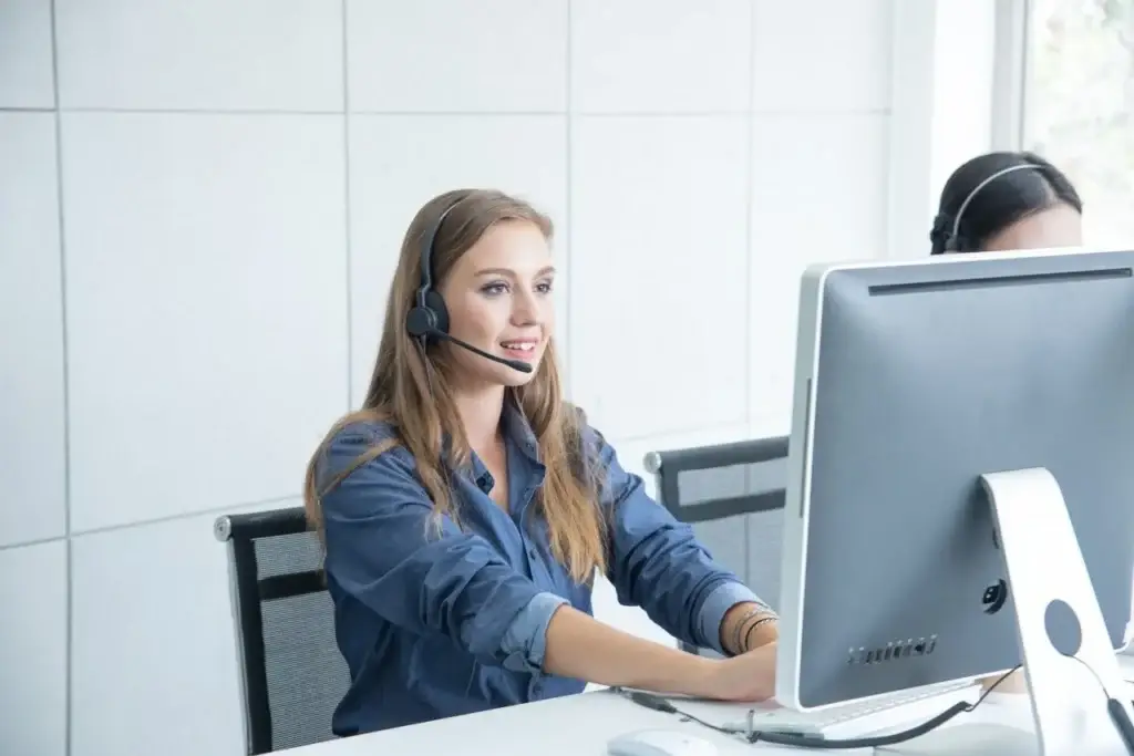 Professional customer support representative assisting clients with accounting enquiries and financial services in Sydney.
